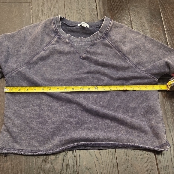 Evereve Charcoal Cropped Top Sweatshirt Size Medium - Picture 5 of 9